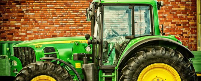 John Deere 3025E