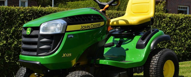 John Deere 318