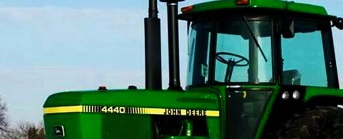 John Deere 4440