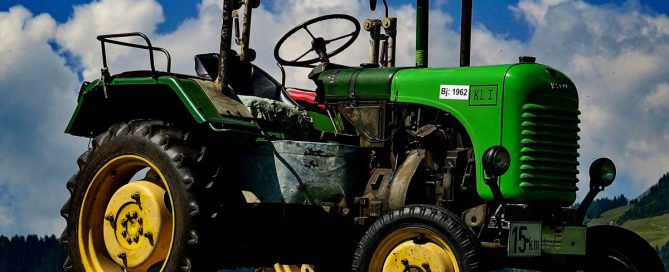 John Deere 835M