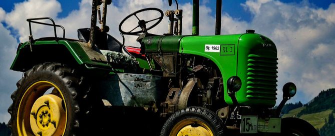 John Deere E100